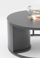 STAY Fogo Gasolbord med Eldstad Halvan av bordet med förvaringen för gasolen mot en grå bakgrund