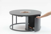 STAY Fogo Gasolbord med Eldstad En hand öppnar gasolförvaringen i bordet