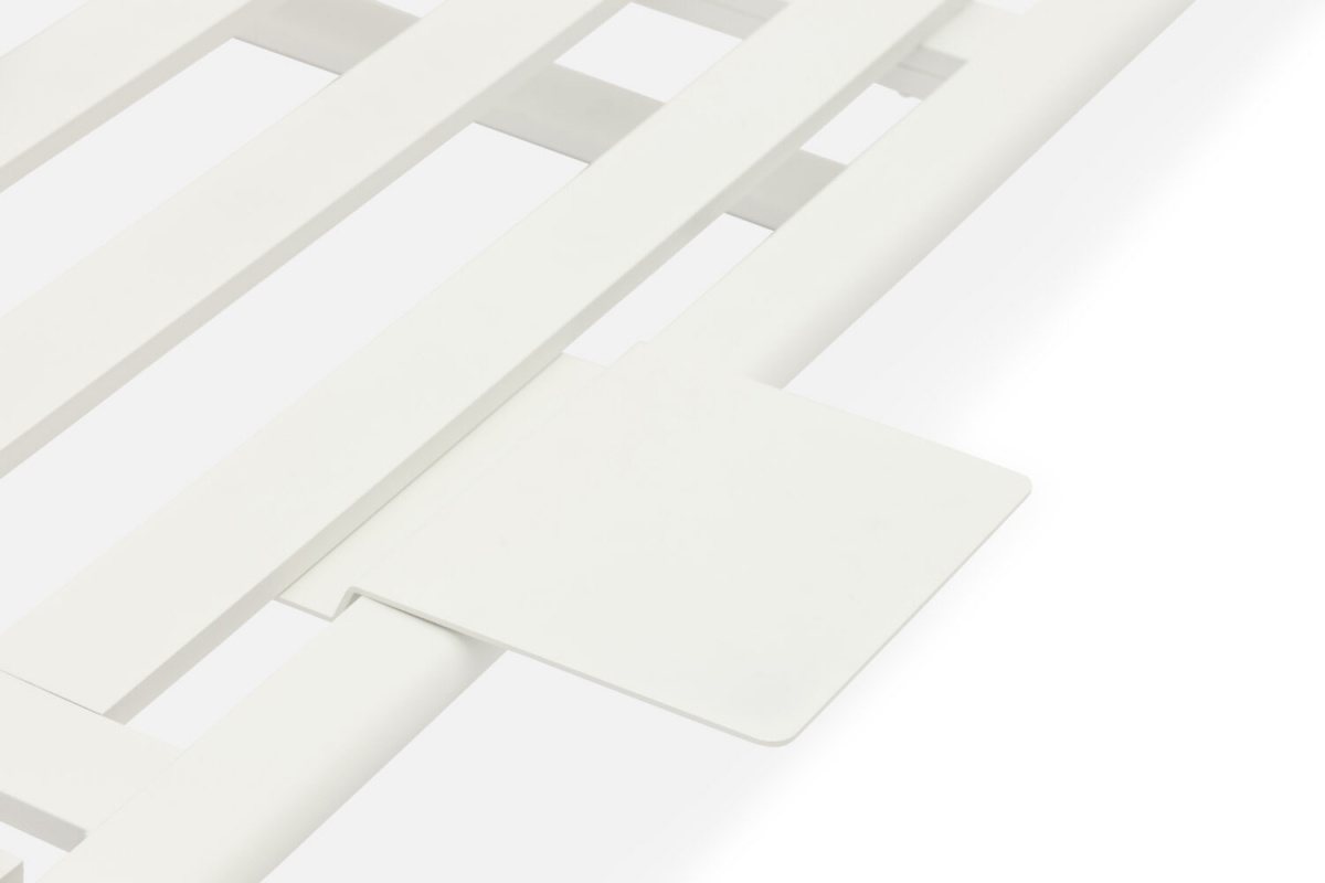 Sidobordet monterat i solstolens ram