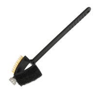 Grillborste med Mässingborst Skrapan med svampen framåt mot en vit bakgrund