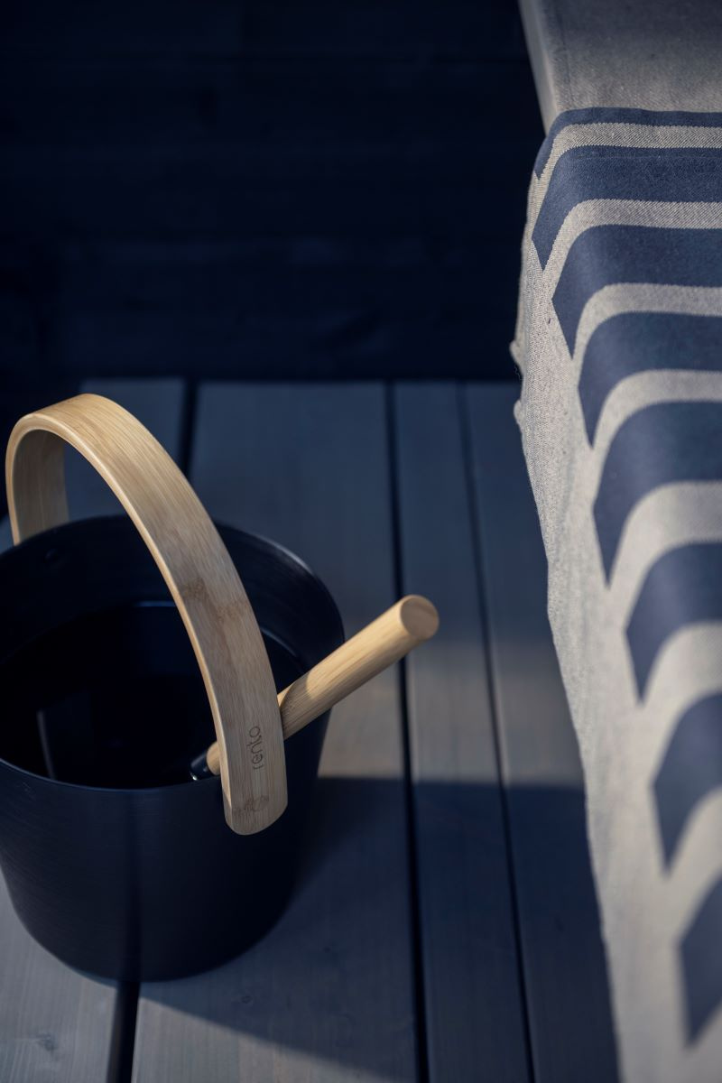 Bastuhink i Svart Aluminium