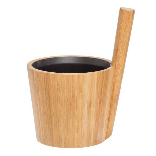 Bastuhinken mot en vit bakgrund