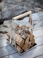 Bastuhink, Skopa och Vedkorg i Rostfritt Stål Vedkorgen på ett trädäck