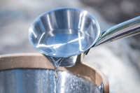 Bastuhink, Skopa och Vedkorg i Rostfritt Stål Bastuskopan häller vatten i hinken