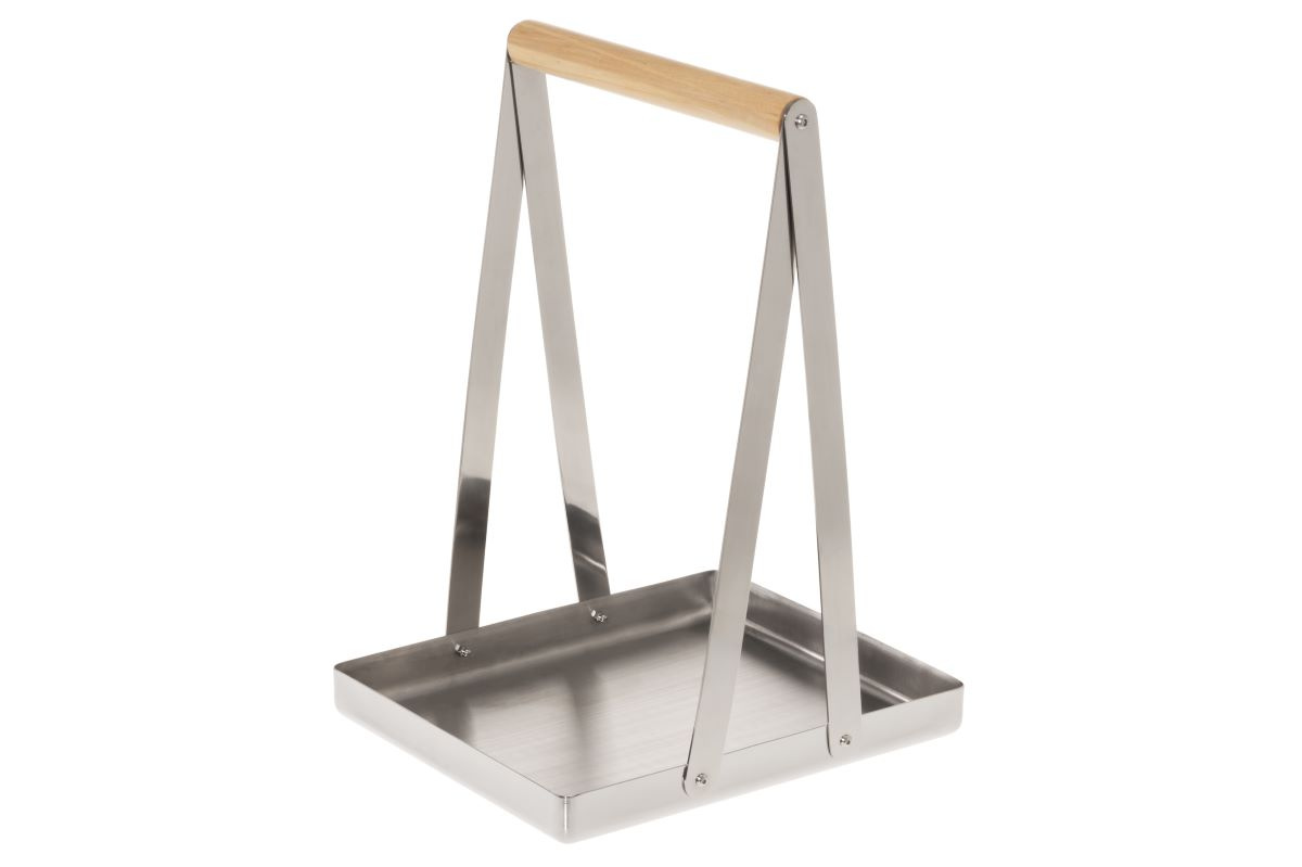 vedkorgen mot en vit bakgrund