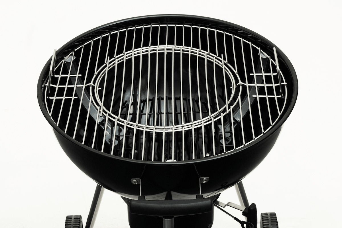 Närbild på  grillens galler