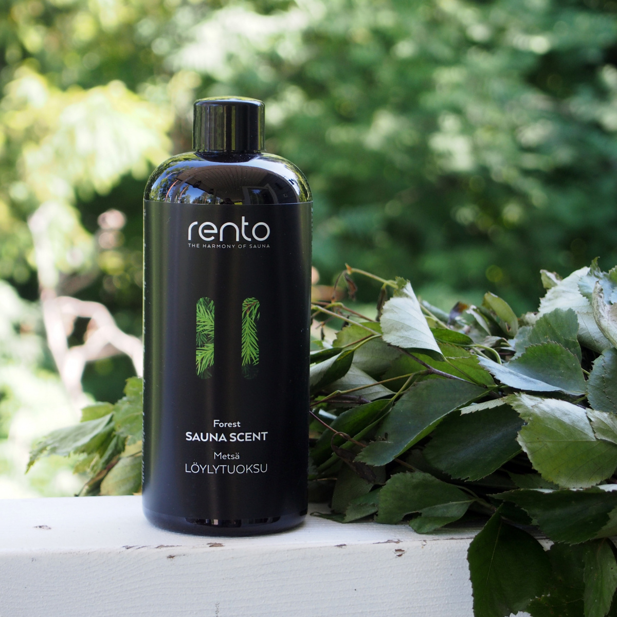 Bastudoft Skog utomhus bredvid björkris