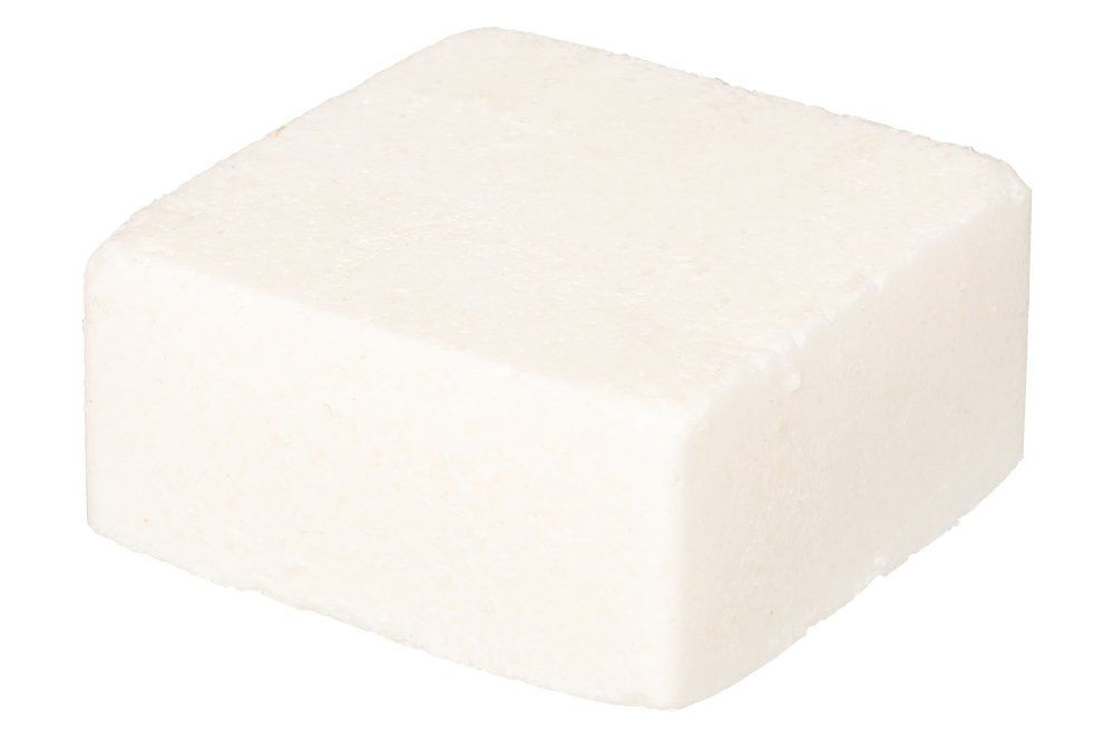 Salttvålen mot en vit bakgrund