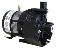 Spapump Laing E10, AMP Kontakt, 3/4 Spapumpen mot en vit bakgrund