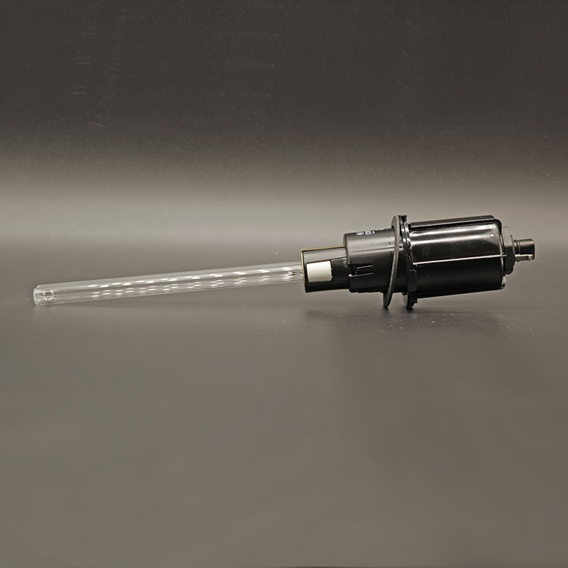 UV-C Extralampan i profil mot en grå bakgrund