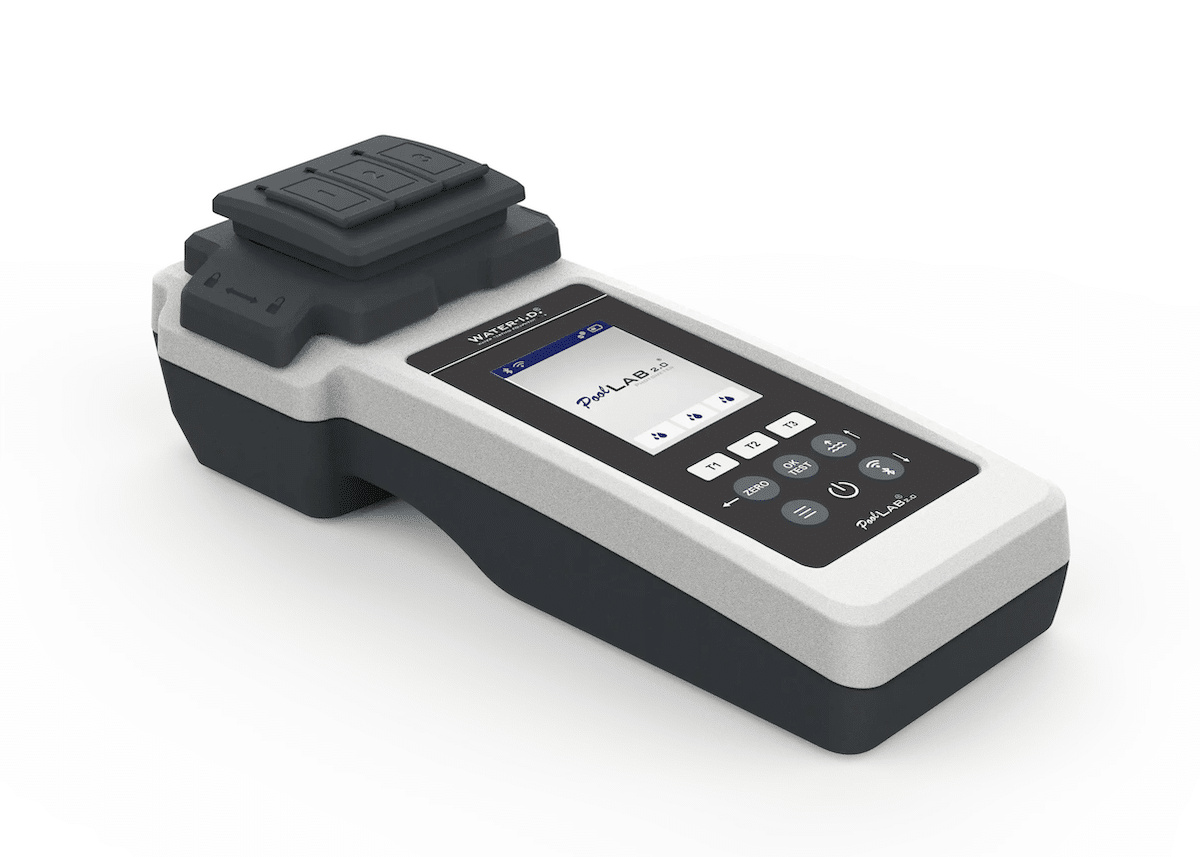 PoolLab 2.0 snett framifrån mot en vit bakgrund