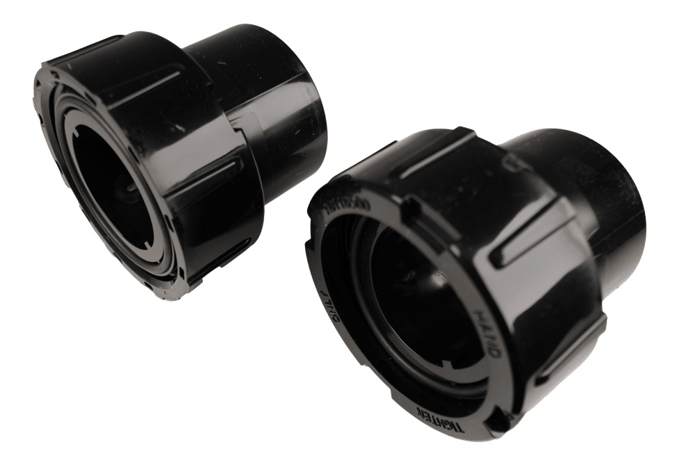 Två unionskopplingar mot en vit bakgrund