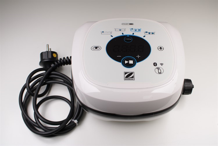 Kontrollboxen mot en grå bakgrund